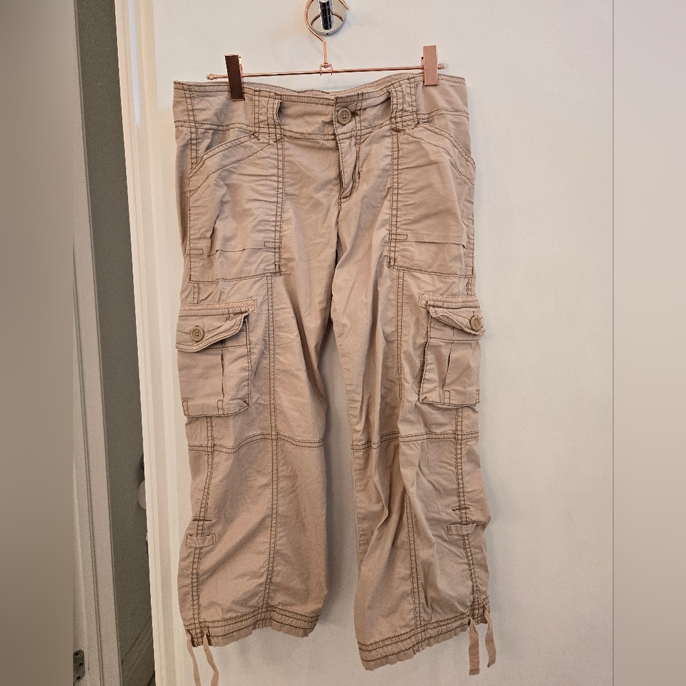 Hollister Adjustable Cargo Capri Pants